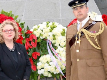 ՀՀ-ում Մեծ Բրիտանիայի դեսպանը հարգանքի տուրք է մատուցել Ծիծեռնակաբերդում