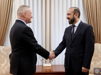 Արարատ Միրզոյանը և Մայքլ Օ՚Ֆլահերթը մտքեր են փոխանակել տարածաշրջանային հարցերի շուրջ