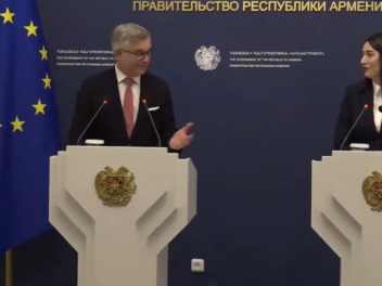 Տեղեկացված ենք, որ ԵՄ անդամ պետությունների հյուպատոսական բաժինները բավականին լարված են աշխատում՝ կառավարելու դիմումների հերթերը. Բրուններ