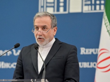 Արաղչին հեռախոսազրույց է ունեցել Պակիստանի փոխվարչապետի հետ