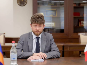 Այսօր մենք ոգեկոչում ենք 1915 թվականի Հայոց ցեղաuպանnւթյшն զnhերի հիշատակը. ՀՀ-ում Ֆրանսիայի դեսպան