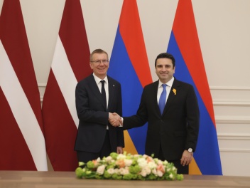 Ալեն Սիմոնյանը հանդիպել է Լատվիայի նախագահ Էդգարս Ռինկևիչսի հետ
