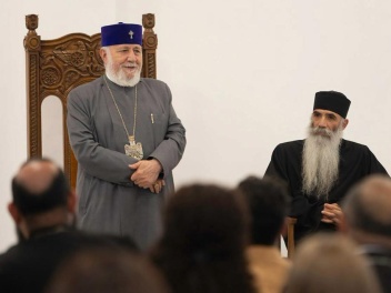 Վեհափառ Հայրապետն ընդունել է Արագածոտնի թեմի քահանայից դասին