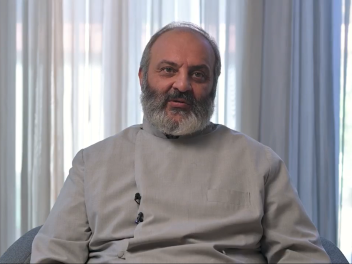 Իսկ ո՞րն է այսօրվա կառավարիչների վերաբերմունքը. մեկ բառով` անարգանք, անարգանք մեր նաhատակների և նրանց ընտանիքների հանդեպ. Բագրատ Սրբազան