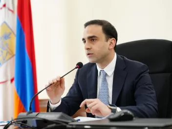 Էդ հին սարքավորումները, լարերը ամբողջը մաքրել, ապամոնտաժել է պետք, տգեղ տեսք են տալիս շենքերին